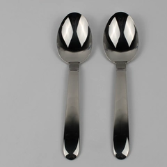 Lot of 2 Oneida Silver Raffia Pattern Serving Spoons 8.25" Rare