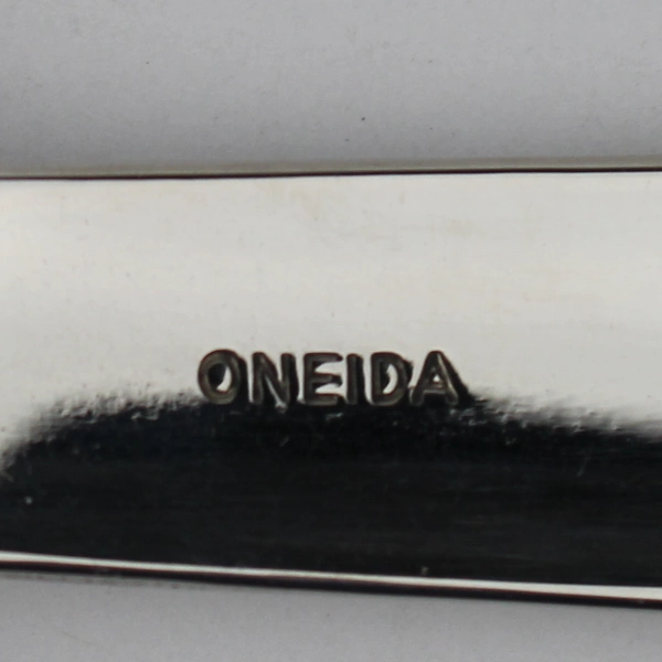 Lot of 2 Oneida Silver Raffia Pattern Serving Spoons 8.25" Rare