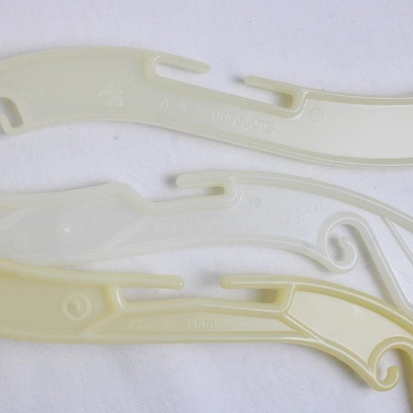  Lot of 10 Off-White Plastic Shirt Hangers Closet Organization