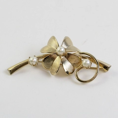 Vintage Gold-Tone Shamrock Flower Imitation Pearls Brooch