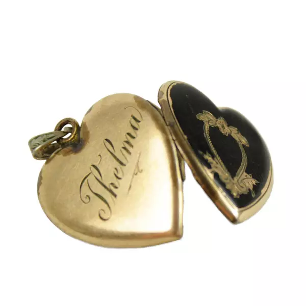 Vintage Black Enamel Heart Gold Photo Locket Engraved w/ Thelma