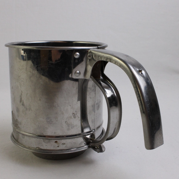  Small Stainless Steel Flour Sifter with Pull Lever Kitchen Gadget