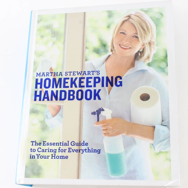 Martha Stewart's Homekeeping Handbook 1st Edition 2006 HC Clear Plastic DJ