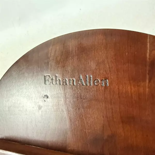 Vintage Ethan Allen Mahogany Wood Georgian Pedestal End Table 