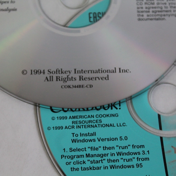 Lot Of 2 Cookbooks on CD Key Gourmet 1994 & World's Largest Cookbook 1999