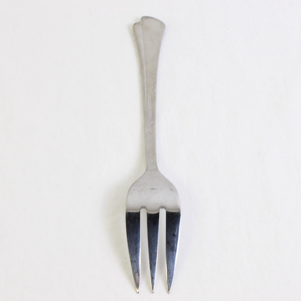 A Reed & Barton Select East Hampton Pattern Serving Fork Stainless 8.75 Inches