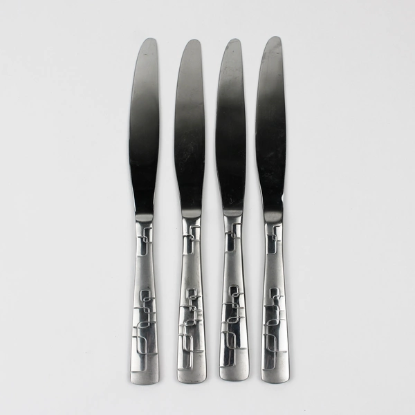 A Set of 4 Oneida Quadratic Pattern Solid Dinner Knives Glossy Frosted 9.5 Inch