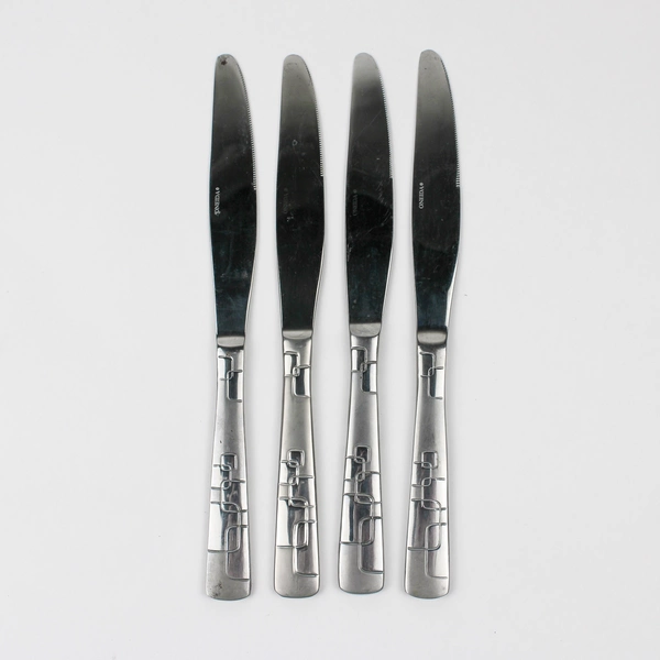 A Set of 4 Oneida Quadratic Pattern Solid Dinner Knives Glossy Frosted 9.5 Inch