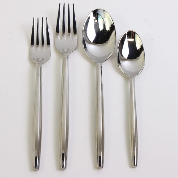 A Lot of 4 Michael Lloyd 18/8 Stainless Dinner & Salad Forks Teaspoon Soup Spoon