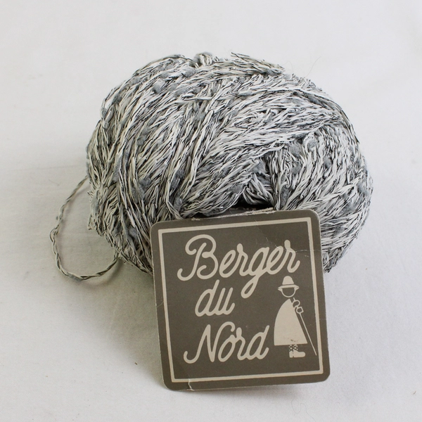 Ball of Berger du Nord Grey and White, Made in France