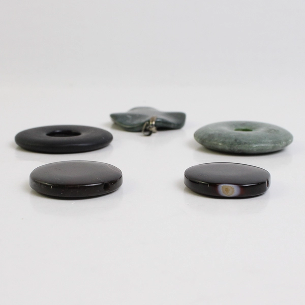 Lot of 5 Circular Fashion Pendant Stones, 2 with Central Hole, Green and Black