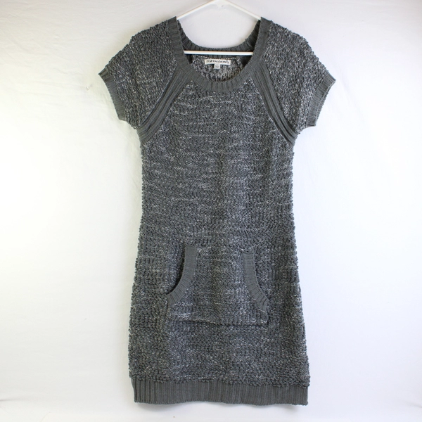 Made For Me To Look Amazing Junior's L Gray Short Sleeve Sweater Dress