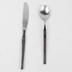 Lot of 2 Oneida Northland Danish Fling Pattern Ice Tea Spoon & Dinner Knife SS