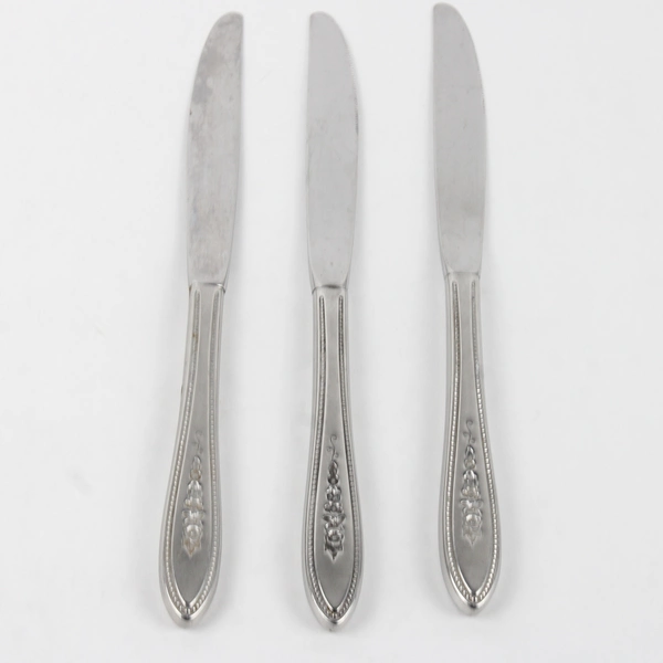 Lot of 3 International Silver Brocade Pattern Dinner Knives Stainless 9" Long
