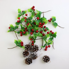 Lot of 21 Artificial Mistletoe Pieces & 6 Pinecones Hanging Decorations