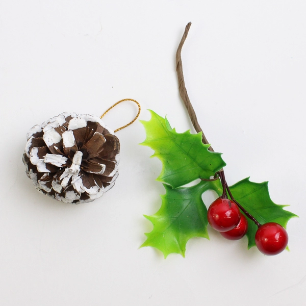 Lot of 21 Artificial Mistletoe Pieces & 6 Pinecones Hanging Decorations