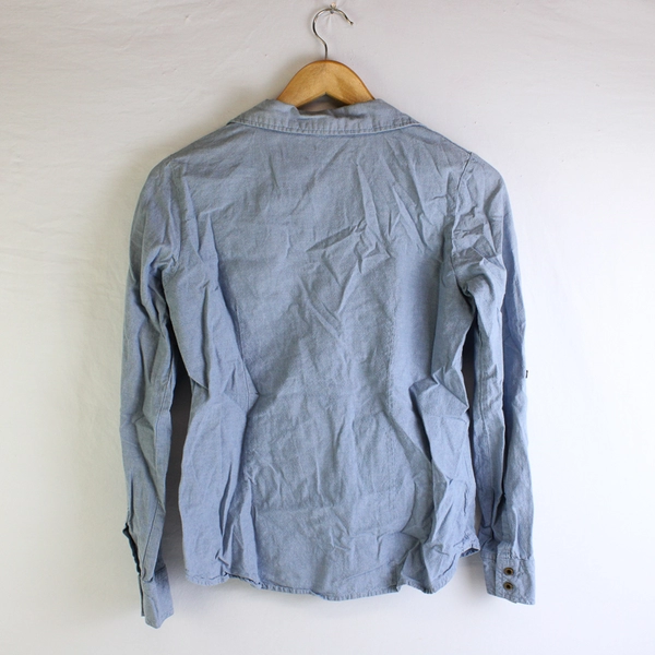 Girl Krazy Women's M Light Wash Denim Button Up Shirt with Roll Tab Sleeves