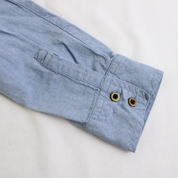 Girl Krazy Women's M Light Wash Denim Button Up Shirt with Roll Tab Sleeves