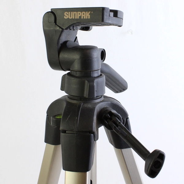 Sunpak 8001 UT Camera Video Tripod With 3-Way Pan/Tilt Head