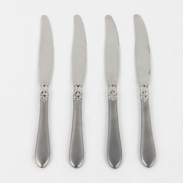 Set of 4 Oneida Simba 18/0 Stainless Steel Modern Solid Dinner Knives