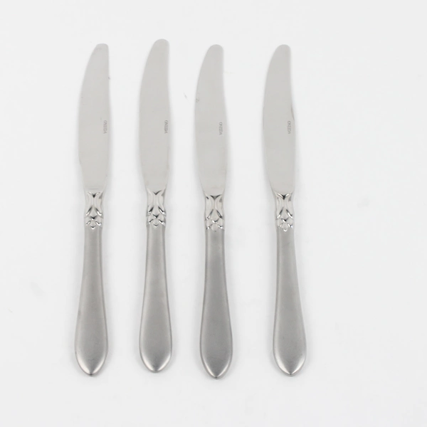 Set of 4 Oneida Simba 18/0 Stainless Steel Modern Solid Dinner Knives