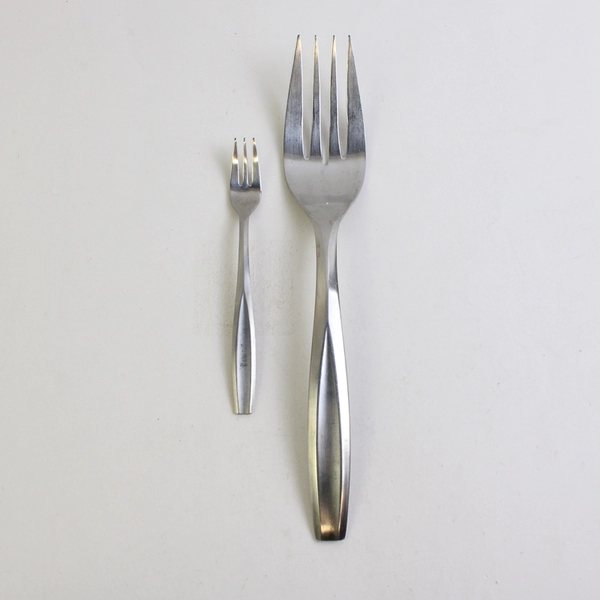 Lot Of 2 Gourmet Settings Beam Pattern 18/10 Stainless Serving & Cocktail Forks