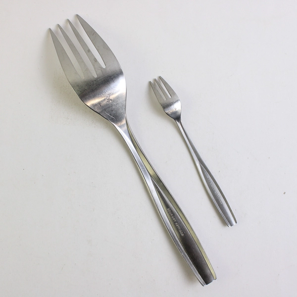 Lot Of 2 Gourmet Settings Beam Pattern 18/10 Stainless Serving & Cocktail Forks