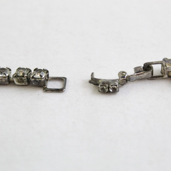 Vintage Unbranded Silver Toned V-Shaped Faux Diamond Tennis Necklace 15"