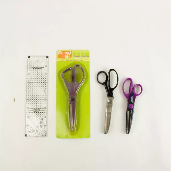 Lot of 4 Craft Rulers & Scissors Sewing Scrapbooking Measuring Set