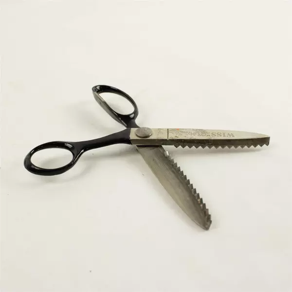 Lot of 4 Craft Rulers & Scissors Sewing Scrapbooking Measuring Set