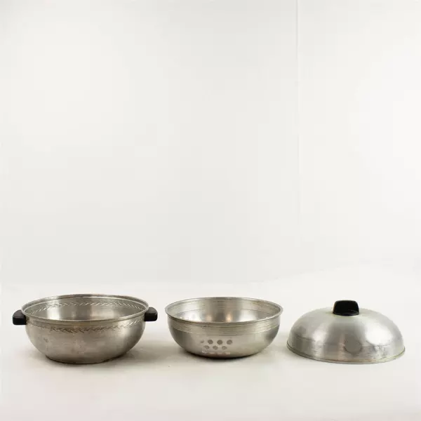 Vintage West Bend Aluminum Bun Warmer 3-Piece Bakelite Handles