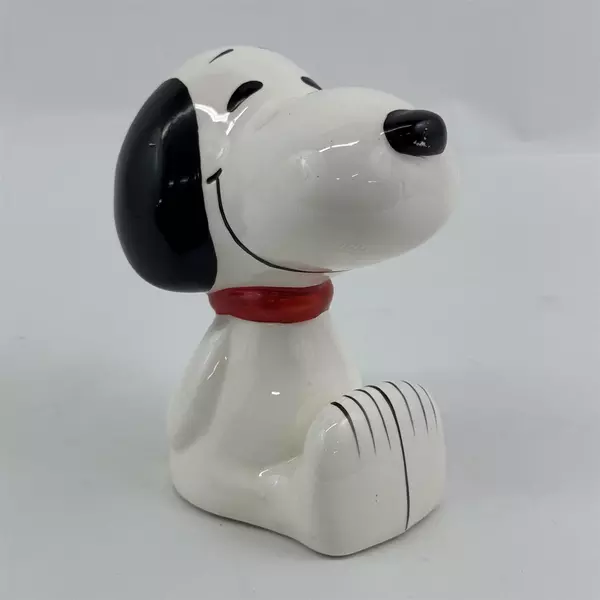 Vintage 1966 United Feature Syndicate Snoopy Ceramic Figurine 