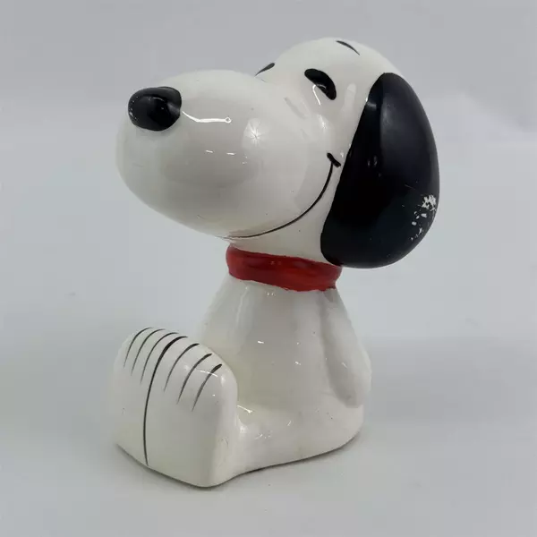 Vintage 1966 United Feature Syndicate Snoopy Ceramic Figurine 