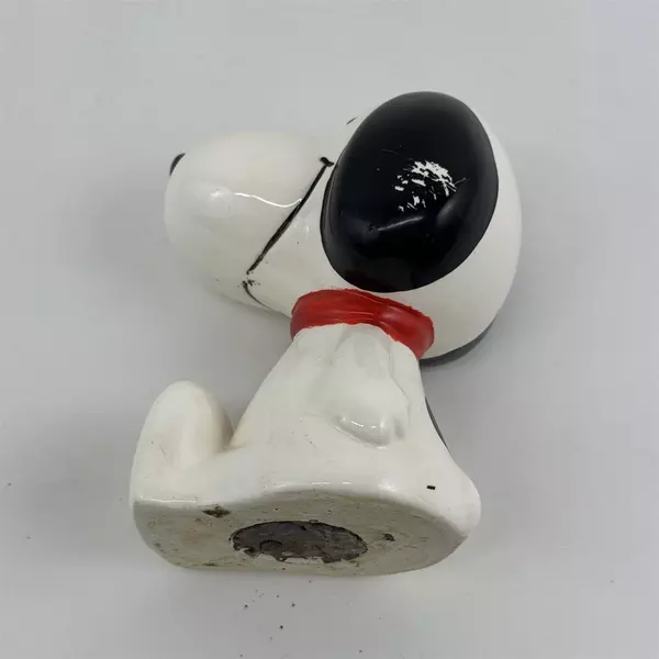 Vintage 1966 United Feature Syndicate Snoopy Ceramic Figurine 