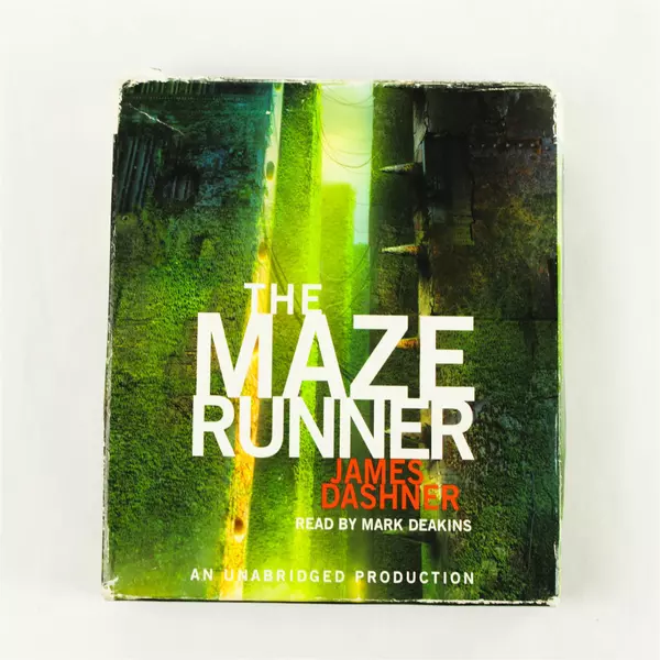 The Maze Runner by James Dashner 9-CD Audiobook Set - Good Pre-Owned