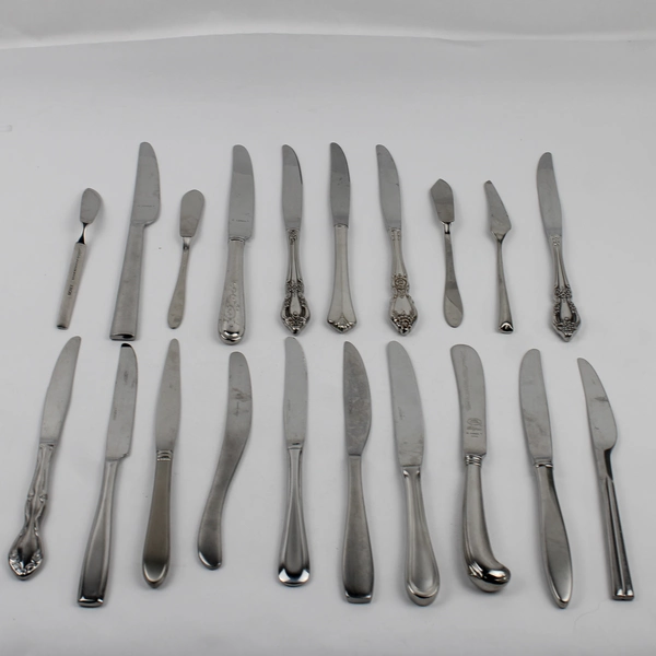 Lot of 20 Stainless Steel Mixed Dinner Knives Flatware