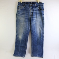 Wrangler 47MWZ Men's 34 x 30 Regular Fit Straight Leg Medium Wash Denim Jeans