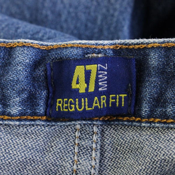 Wrangler 47MWZ Men's 34 x 30 Regular Fit Straight Leg Medium Wash Denim Jeans