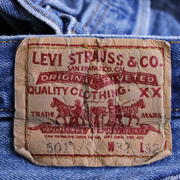 Levi's 501 Men's 32x32 Blue Light Wash Button Fly Straight Leg Denim Jeans