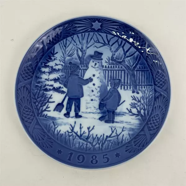 1985 Royal Copenhagen Snemanden The Snowman 7in Blue & White Plate