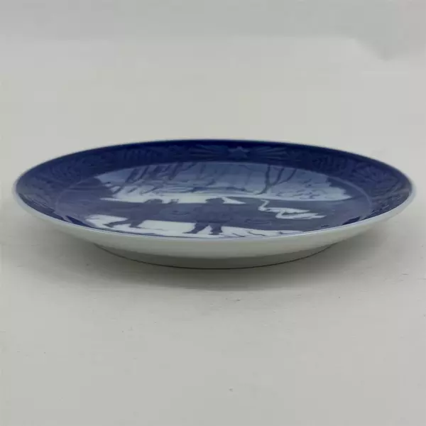 Royal Copenhagen 1987 Christmas Plate "Vinterfugle" 7.25" Collector