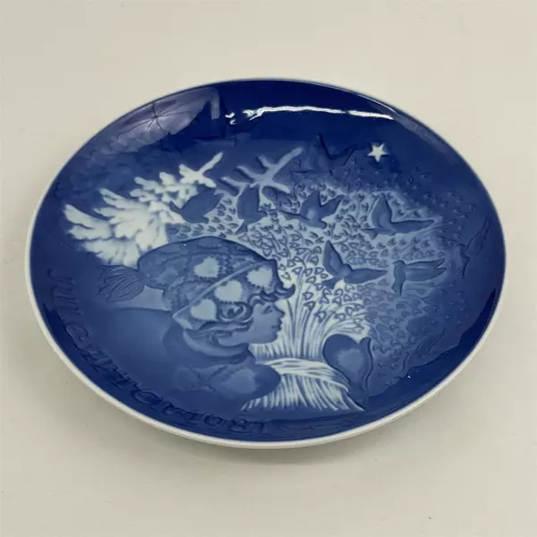 Bing & Grondahl 1981 Jule Aften 'Christmas Peace' 7in Collector Plate