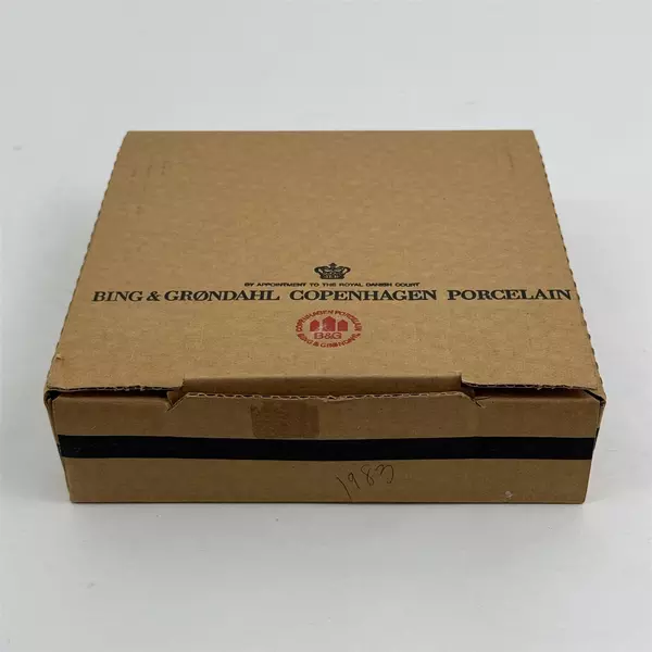 Copenhagen Porcelain Jul i Den Gamle Christmas Collector Plate