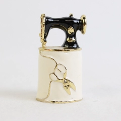 Unbranded Collectible Thimble with Gold-Toned Enameled Metal