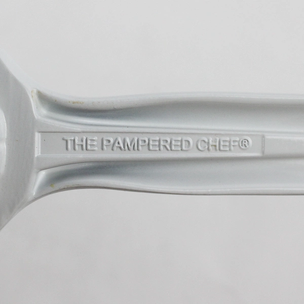 The Pampered Chef Citrus Press Solid White Colored Kitchen Tool/Utensil