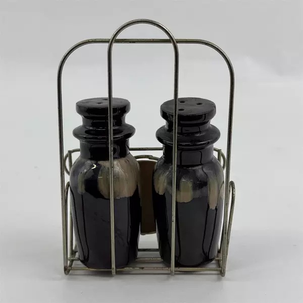 Ceramic Pismo Beach Souvenir Salt & Pepper Shakers With Wire Stand