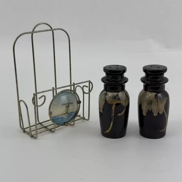 Ceramic Pismo Beach Souvenir Salt & Pepper Shakers With Wire Stand