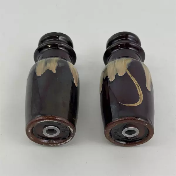 Ceramic Pismo Beach Souvenir Salt & Pepper Shakers With Wire Stand