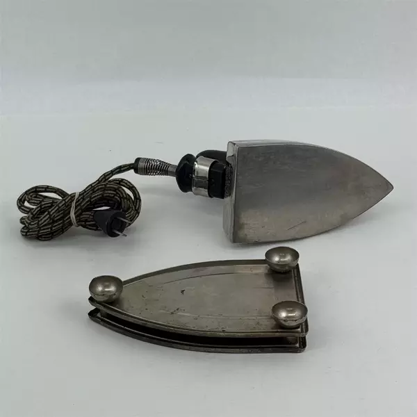 Antique American Beauty Iron With Stand Model No. 6 1/2 B  