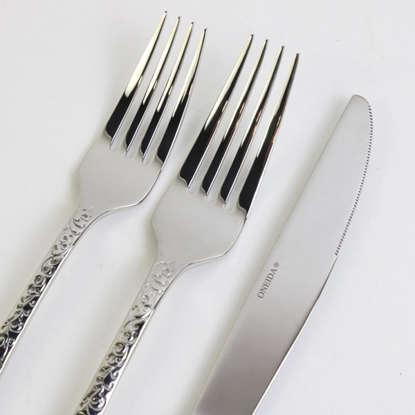 Lot Of 5 Oneida Silver Ivy Flourish (Stainless) Flatware 2 Forks 2 Spoons Knife